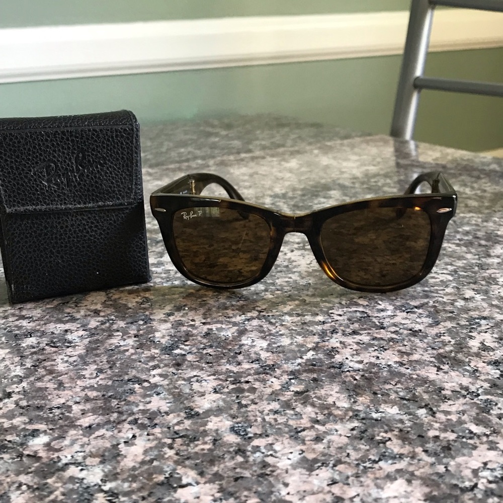 Beautiful Ray ban foldable sun glasses